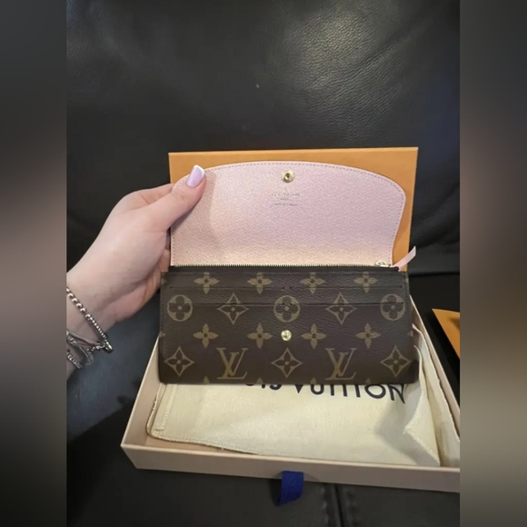 Louis Vuitton Emilie Wallet - Picture 1 of 8